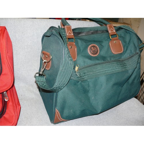 339 - A SELECTION OF TRAVEL BAGS TO INCLUDE 2 VERY NICE SCANDINAVIAN ELLEHAMMER