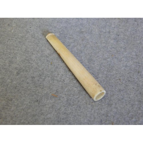 18 - A LOVELY BONE CIGARETTE HOLDER