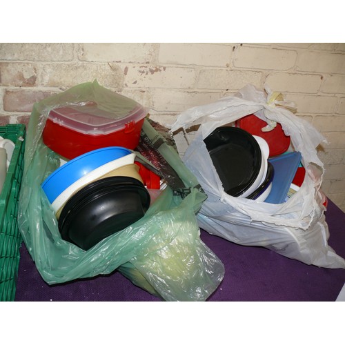 195B - 2 BAGS OF KITCHEN STORAGE CONTAINERS MODERN AND RETRO SOME ENAMEL