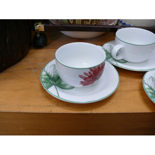 358 - A BEAUTIFUL SET OF 4 FINE CHINA CUPS AND SAUCERS ABSTRACT FLORAL PATTERN DESIGNED BY DOULTON FOR ST ... 