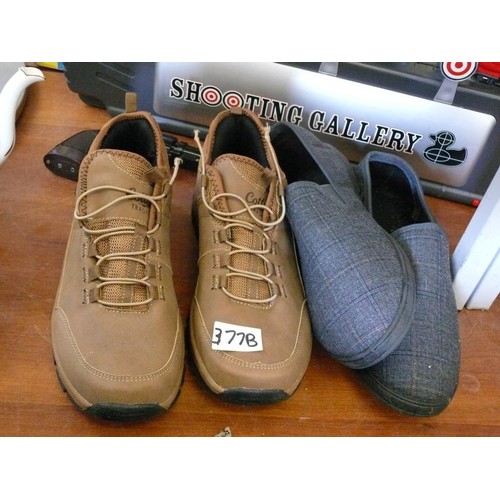 377B - A PAIR OF COTTON TRADERS WALKING BOOTS SIZE 9 PLUS A PAIR OF MENS SLIPPERS ALSO SIZE 9 BOTH IN VERY ... 