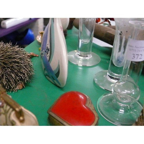 372 - A COLLECTION OF DECORATIVE ITEMS TO INCLUDE SHOE AND BAG, HEDGEHOG, KINGFISHER, VASES ETC