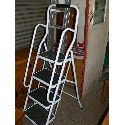 309A - 4 STEP LADDER IN WHITE