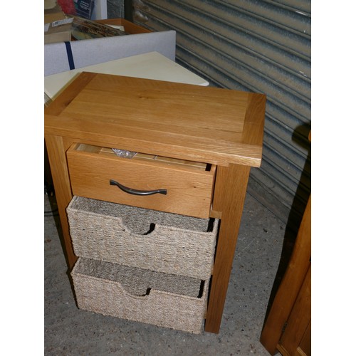 417 - SOLID OAK SMALL DRAWER SET WITH 2 SEAGRASS BASKETS VERY GOOD CONDITION