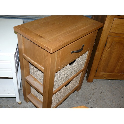 417 - SOLID OAK SMALL DRAWER SET WITH 2 SEAGRASS BASKETS VERY GOOD CONDITION