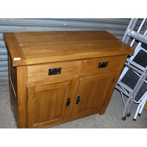 418 - OAK SIDEBOARD 2 DRAWERS OVER 2 CUPBOARDS BLACK METAL DROP HANDLES VERY GOOD CONDITION