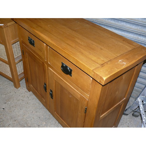 418 - OAK SIDEBOARD 2 DRAWERS OVER 2 CUPBOARDS BLACK METAL DROP HANDLES VERY GOOD CONDITION