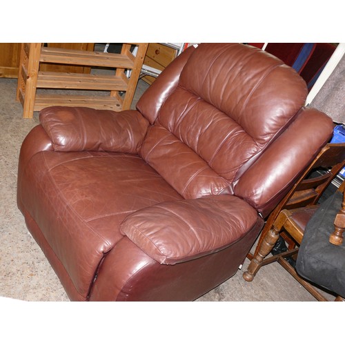 420 - BROWN LEATHER RECLINING ARMCHAIR IN GOOD CONDITION TESTED AND WORKING