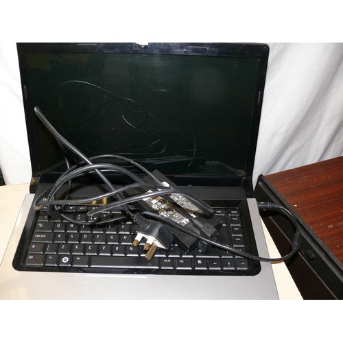 422 - LAPTOP - DELL STUDIO WITH CHARGER (NO BATTERY)