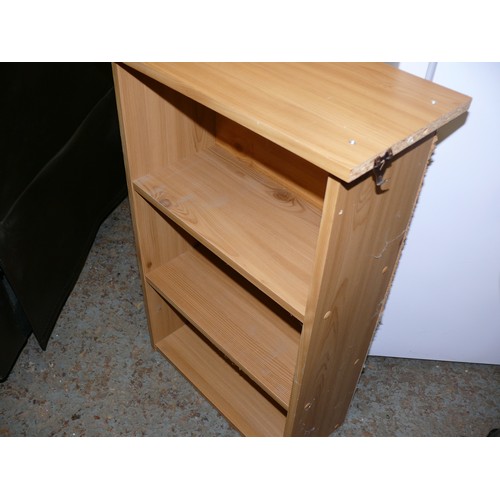 426 - SMALL 3 SHELF CHILDS BOOKCASE