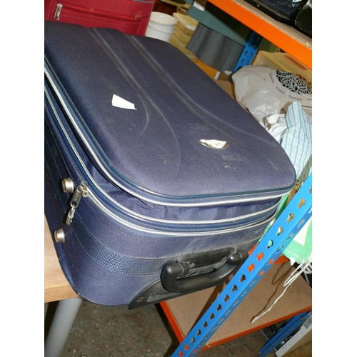 465 - 3 SUITCASES - SMALL RED AND 2 MEDIUM BLUE