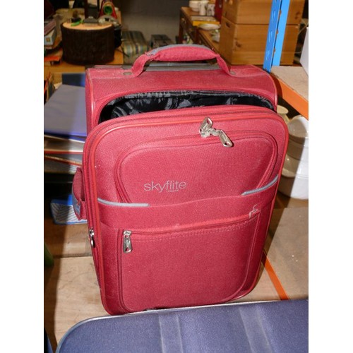 465 - 3 SUITCASES - SMALL RED AND 2 MEDIUM BLUE