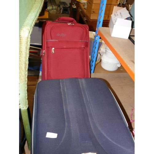 465 - 3 SUITCASES - SMALL RED AND 2 MEDIUM BLUE