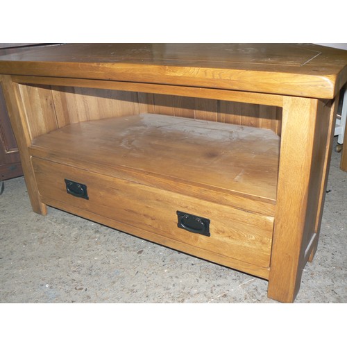 416 - SOLID OAK TV/MEDIA STAND WITH METAL DROP HANDLES GOOD CONDITION