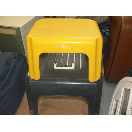 436 - 2 PLASTIC STEP STOOLS SMALL YELLOW AND LARGER GREY ONE