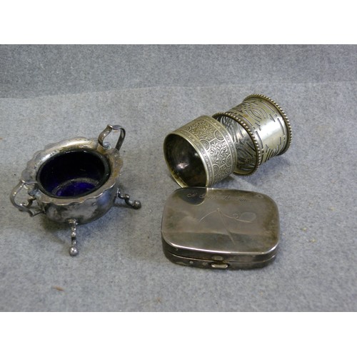 50 - SILVERPLATE - 2 NAPKIN RINGS, MUSTARD POT WITH BRISTOL BLUE LINER AND A SEWING TIN