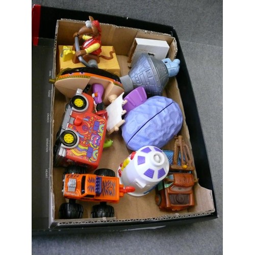 143 - TRAY OF ASSORTED TOYS INCLUDING MCDONALDS AND BURGER KING COLLECTABLES, KERMIT THE FROG WIND UP VAN,... 