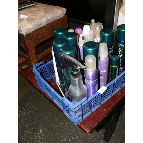 222 - A NICE SELECTION OF TOILETRIES MAINLY FOR HAIR STYLING TO INCLUDE WELLA, BED HEAD, VO5 ETC