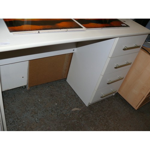 292 - A WHITE 4 DRAWER DRESSING TABLE