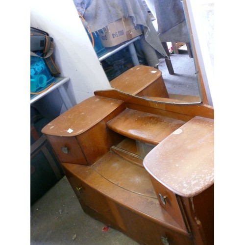 302 - VINTAGE DRESSING TABLE WITH LARGE MIRROR