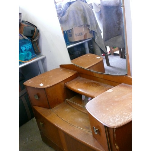 302 - VINTAGE DRESSING TABLE WITH LARGE MIRROR