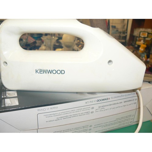 376A - A RUSSELL HOBBS HAND MIXER AND A KENWOOD ELECRIC CARVING KNIFE