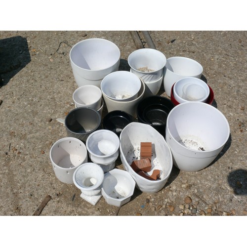 404 - QUANTITY OF CERAMIC PLANT POTS