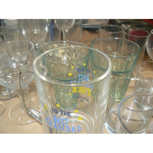 445 - SHELF OF VARIOUS GLASSWARE GLASSES, WINE GLASSES, TUMBLERS ETC