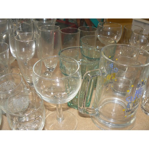 445 - SHELF OF VARIOUS GLASSWARE GLASSES, WINE GLASSES, TUMBLERS ETC