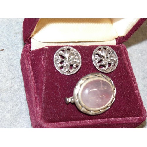 12 - A PAIR OF VINTAGE SILVER EARRINGS EDINBURGH 1932 AND A SILVER ROSE QUARTZ  CRYSTAL BROOCH