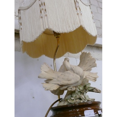 87 - A LARGE KISSING DOVES TABLE LAMP WITH LOVELY  TASSELLED LAMPSADE