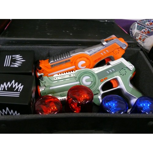 101 - DYNASTY CAPTURE THE FLAG LASER BLASTER STEALTH SET, LASER GUN GAME WITH ORIGINAL BOX AND INSTRUCTION... 