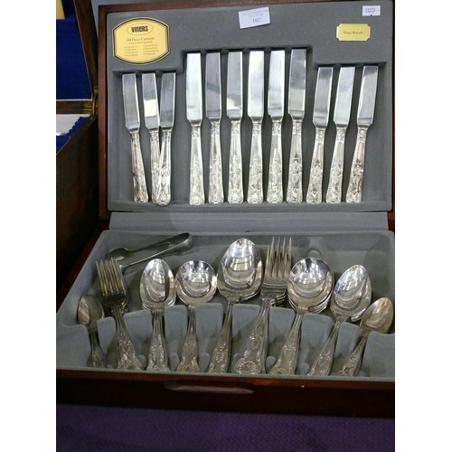 102 - A KINGS ROYALE VINERS SILVER PLATE 44 PIECE CANTEEN OF CUTLERY.