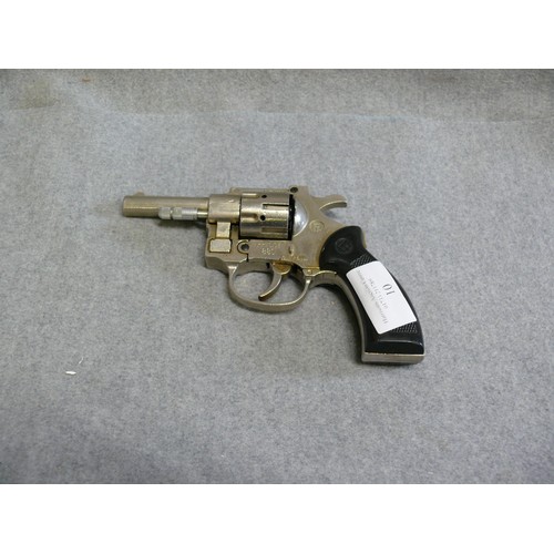 10 - PRECISE 880 .22 STARTING PISTOL .22 Cal Starter Pistol. in silver metal with black GRIPS  The right ... 