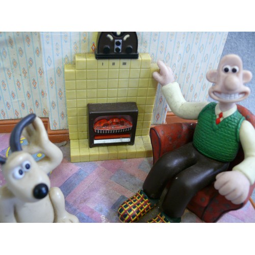 93 - VINTAGE WALLACE & GROMIT TALKING RADIO ALARM CLOCK