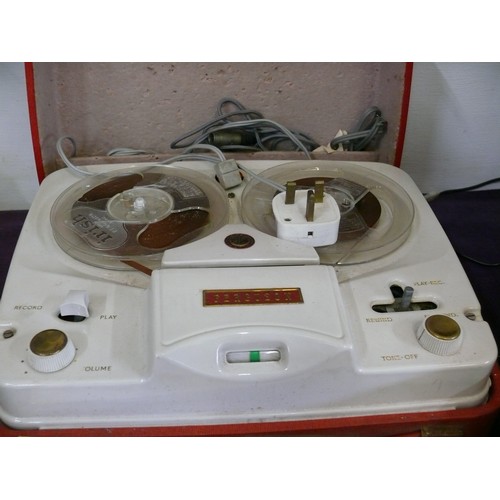 105 - A VINTAGE FERGUSON REEL TO REEL TAPE PLAYER PLUS LP & 78 RECORDS AND A BOXED SET OF DOMINOES