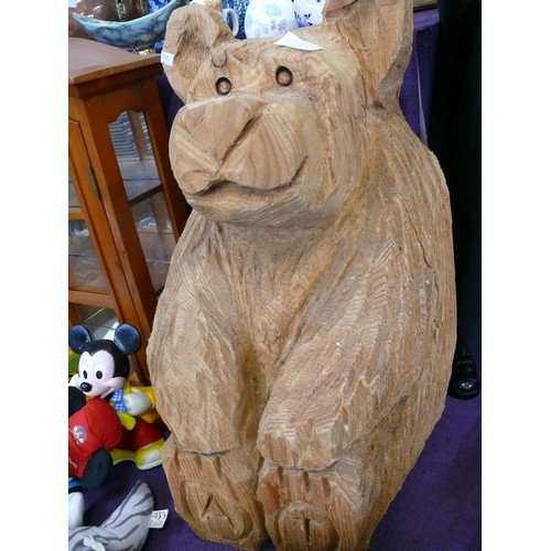 113 - AN IMPRESSIVE VERY HEAVY CHAINSAW CARVED WOODEN SITTING BEAR