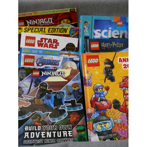 123 - A SELECTION OF LEGO ANNUALS AND MAGAZINES TO INCLUDE HARRY POTTER, AVENGERS ETC