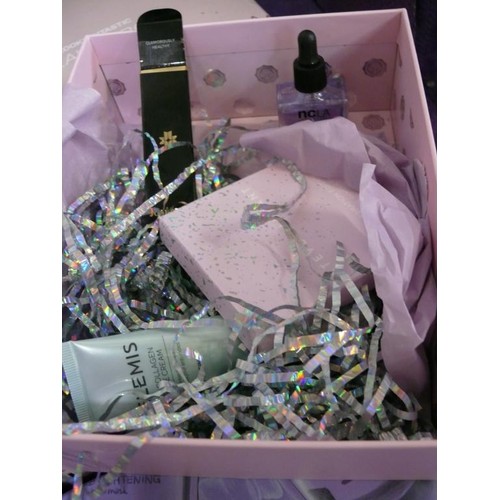 125 - 5 GIFT BOXES WITH CONTENTS OF VARIOUS TOILETRIES AND COSMETICS