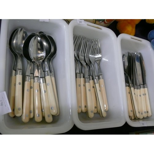 129 - 3 TRAYS OF NICE MATCHING CUTLERY PLUS A LARGE STORAGE TIN