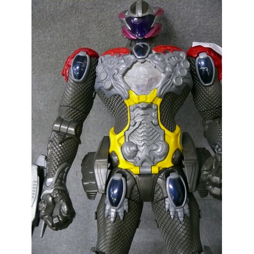 137 - POWER RANGERS MEGAZORD INTERACTIVE ROBOT 17