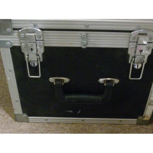 154 - A GOOD SIZED UTILITY FLIGHT CASE