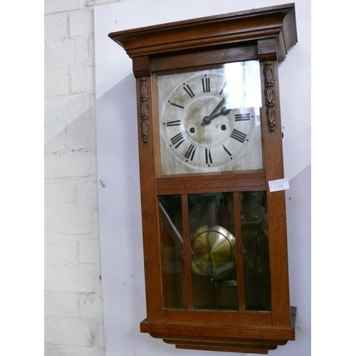 156 - A VERY NICE 1920'S OAK CASED WALL CLOCK WITH KEY AND PENDULUM WAS WORKING AND CHIMING