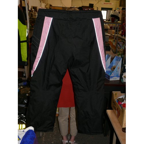 172 - LADIES MOTORBIKE TROUSERS SIZE 18