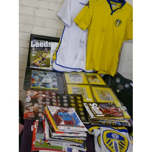 177 - A NICE COLLECTION OF FOOTBALL MEMORABILA MOSTLY LEEDS UNITED TO INCLUDE SIGNED PHOTOS AND MAGAZINES,... 