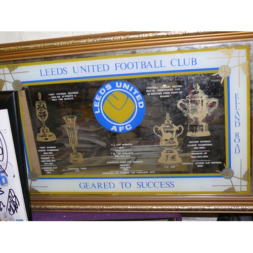 177 - A NICE COLLECTION OF FOOTBALL MEMORABILA MOSTLY LEEDS UNITED TO INCLUDE SIGNED PHOTOS AND MAGAZINES,... 