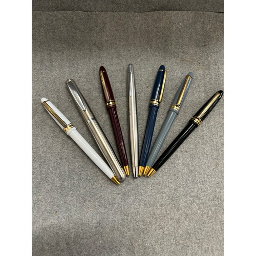 28 - A COLLECTION OF PENS A PARKER FOUNTAIN WITH 14CT GOLD NIB PLUS OTHER PENS