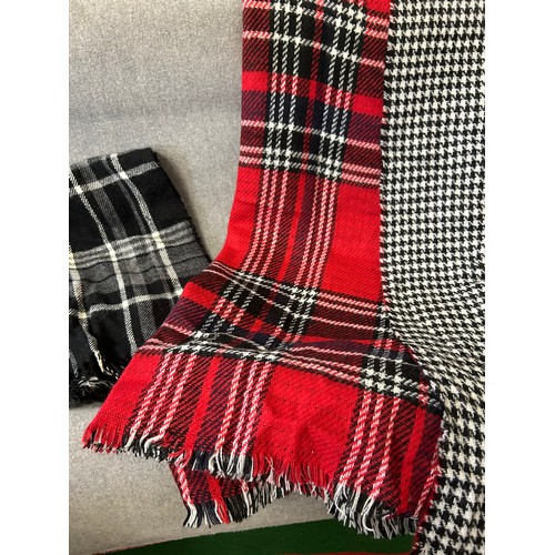 461 - A VERY NICE LARGE DOUBLE SIDED SCARF WITH RED TARTAN AND BLACK & WHITE CHECK PLUS A BLACK & WHITE TA... 