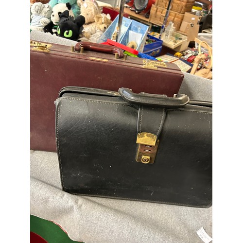 469 - 2 GOOD QUALITY BRIEFCASES 1 BLACK, 1 BROWN