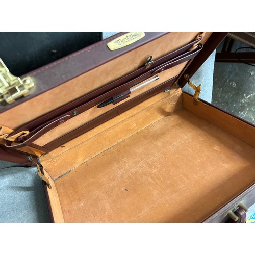 469 - 2 GOOD QUALITY BRIEFCASES 1 BLACK, 1 BROWN